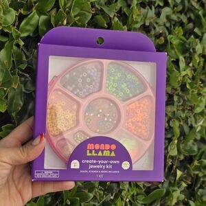 NWT Mondo Llama Jewelry Kit with Beads